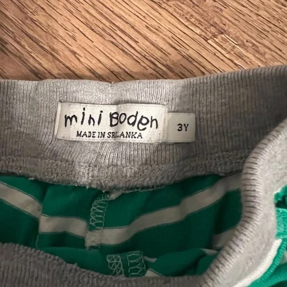 Mini Boden Green Striped Kids Shorts 3Y - Picture 3 of 3